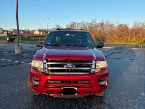 Used 2017 Ford Expedition XLT w/ Equipment Group 202A image 2