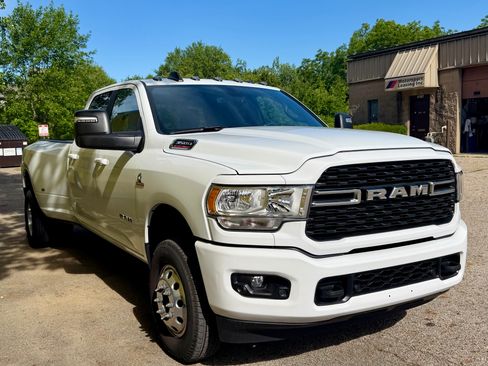 Used 2024 RAM 3500 Big Horn w/ Sport Appearance Package AWD/4WD image 6