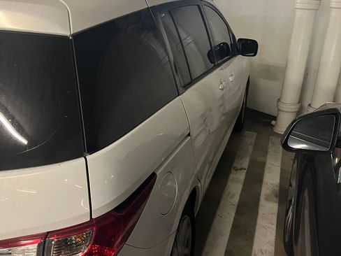 Used 2012 MAZDA MAZDA5 Sport image 6