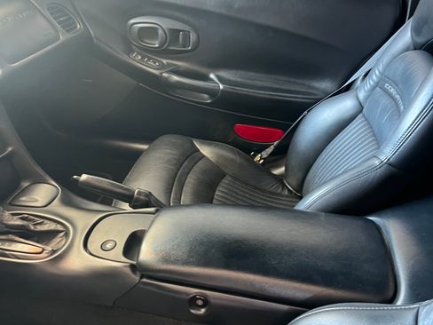 Used 1997 Chevrolet Corvette Coupe w/ Memory Pkg RWD image 10