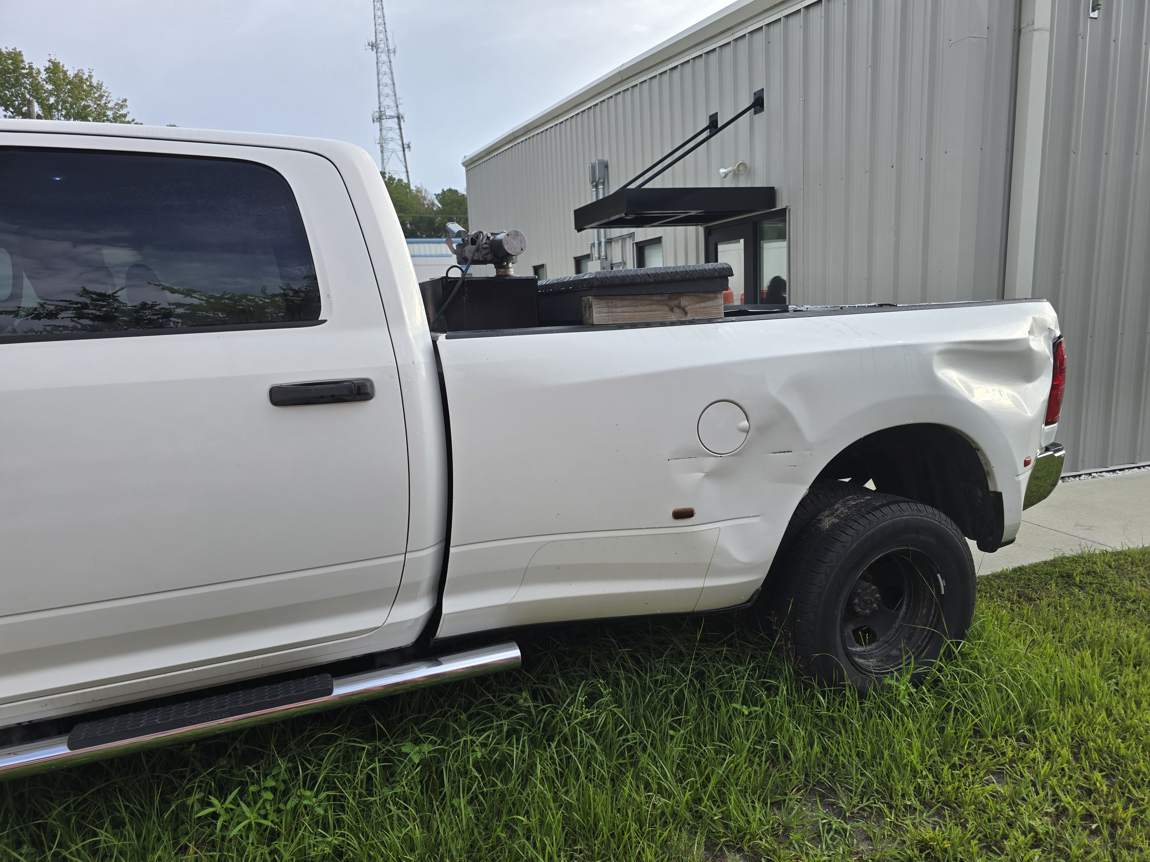 Used 2015 RAM 3500 Tradesman w/ Chrome Appearance Group RWD image 4