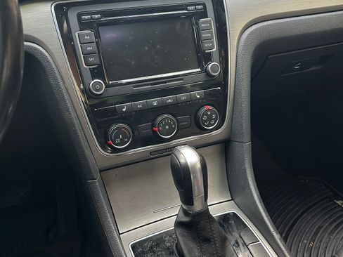 Used 2015 Volkswagen Passat TDI SE FWD image 14