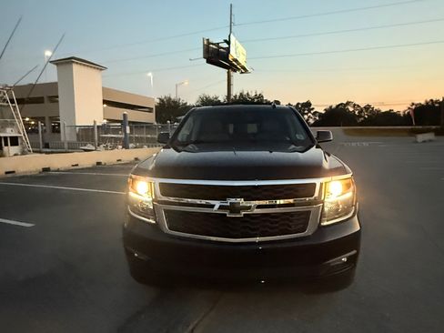 Used 2019 Chevrolet Suburban LT image 4