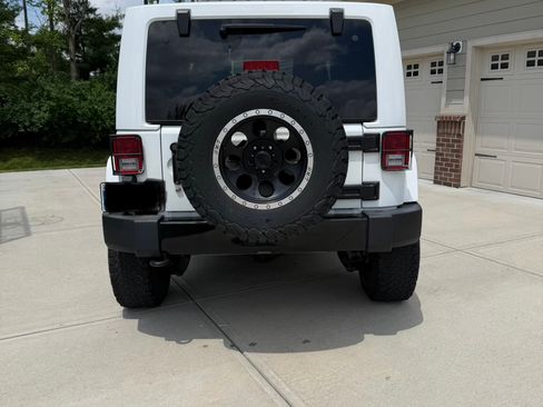Used 2018 Jeep Wrangler Sahara AWD/4WD image 8