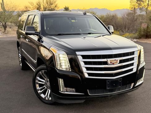 Used 2019 Cadillac Escalade ESV Premium Luxury image 14