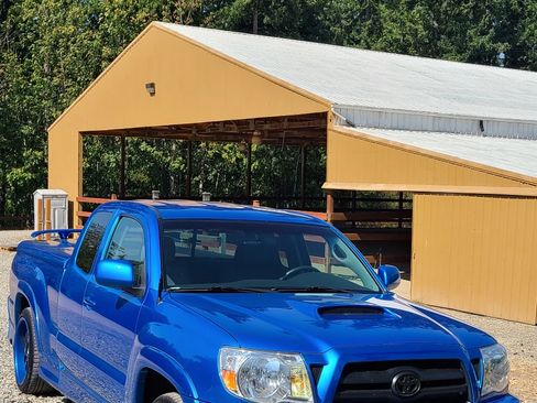 Used 2008 Toyota Tacoma X-Runner image 4