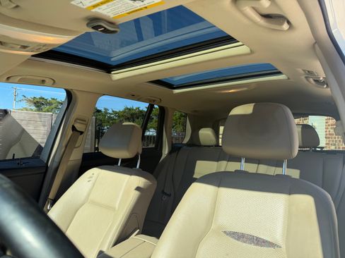 Used 2011 Mercedes-Benz GLK 350 4MATIC image 4