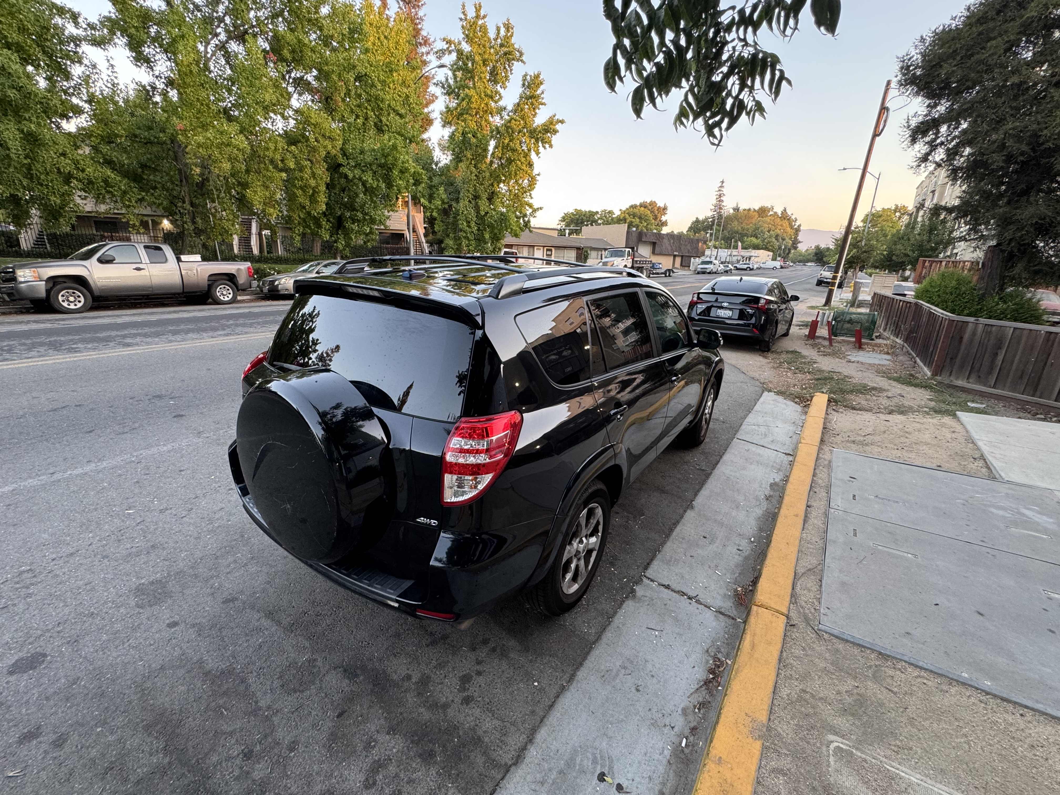 Used 2009 Toyota RAV4 Limited AWD/4WD image 4