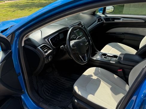 Used 2019 Ford Fusion SE w/ Equipment Group 151A FWD image 8