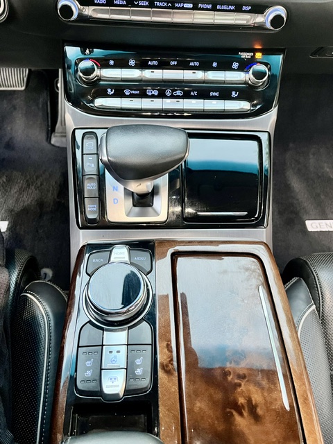 Used 2017 Genesis G90 3.3T Premium RWD image 17