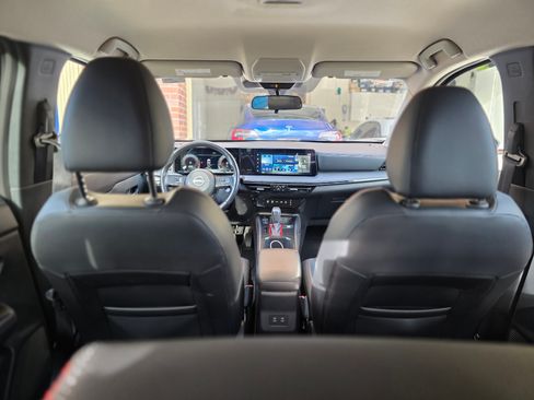 Used 2025 Nissan Kicks SR image 17