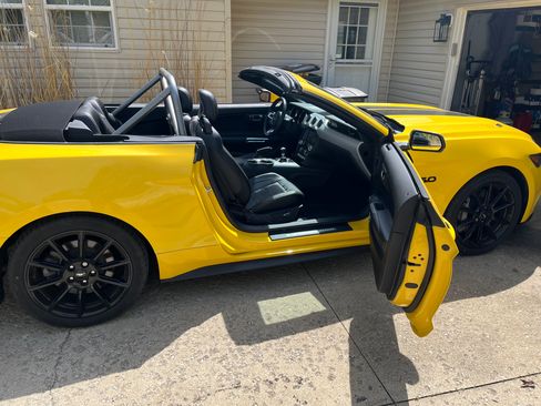 Used 2016 Ford Mustang GT Premium w/ Equipment Group 401A RWD image 5