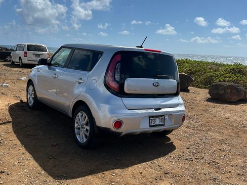 Used 2019 Kia Soul + image 6