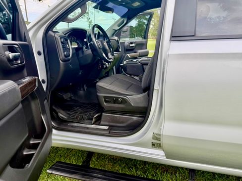 Used 2020 Chevrolet Silverado 1500 LT w/ Fleet Comfort Package AWD/4WD image 10