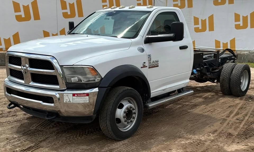 Used 2015 RAM 5500 Tradesman w/ Chrome Appearance Group RWD image 11