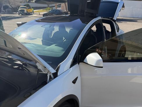 Used 2023 Tesla Model X image 12