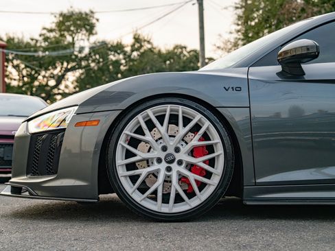 Used 2018 Audi R8 V10 w/ Carbon Exterior Package image 6