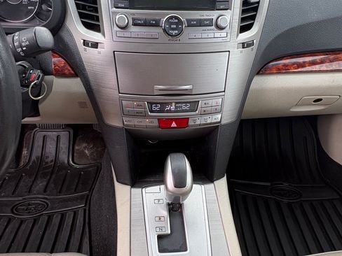 Used 2011 Subaru Outback 2.5i Limited AWD/4WD image 21