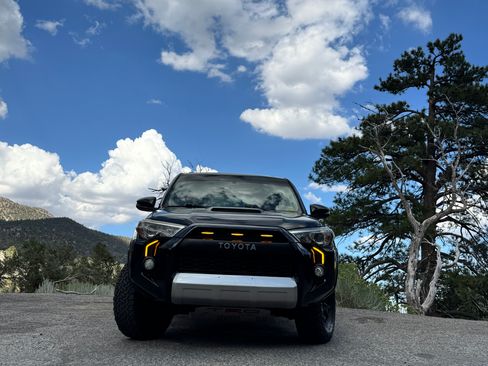Used 2015 Toyota 4Runner Trail Premium AWD/4WD image 2