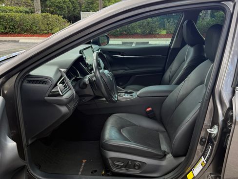 Used 2021 Toyota Camry XSE image 8