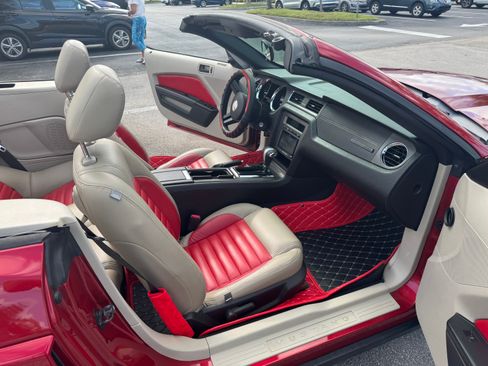 Used 2010 Ford Mustang GT image 9