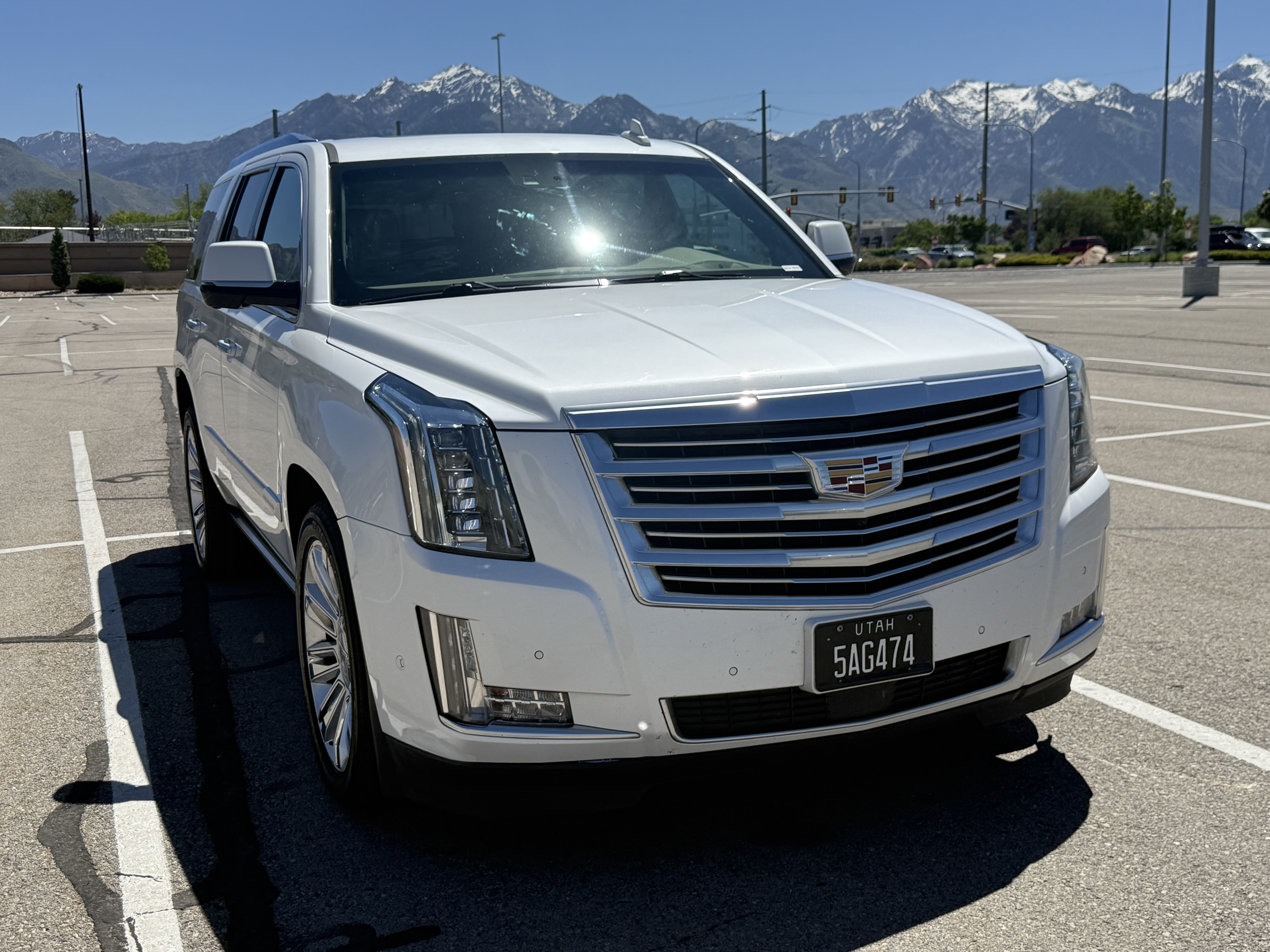 Used 2018 Cadillac Escalade Platinum AWD/4WD image 2