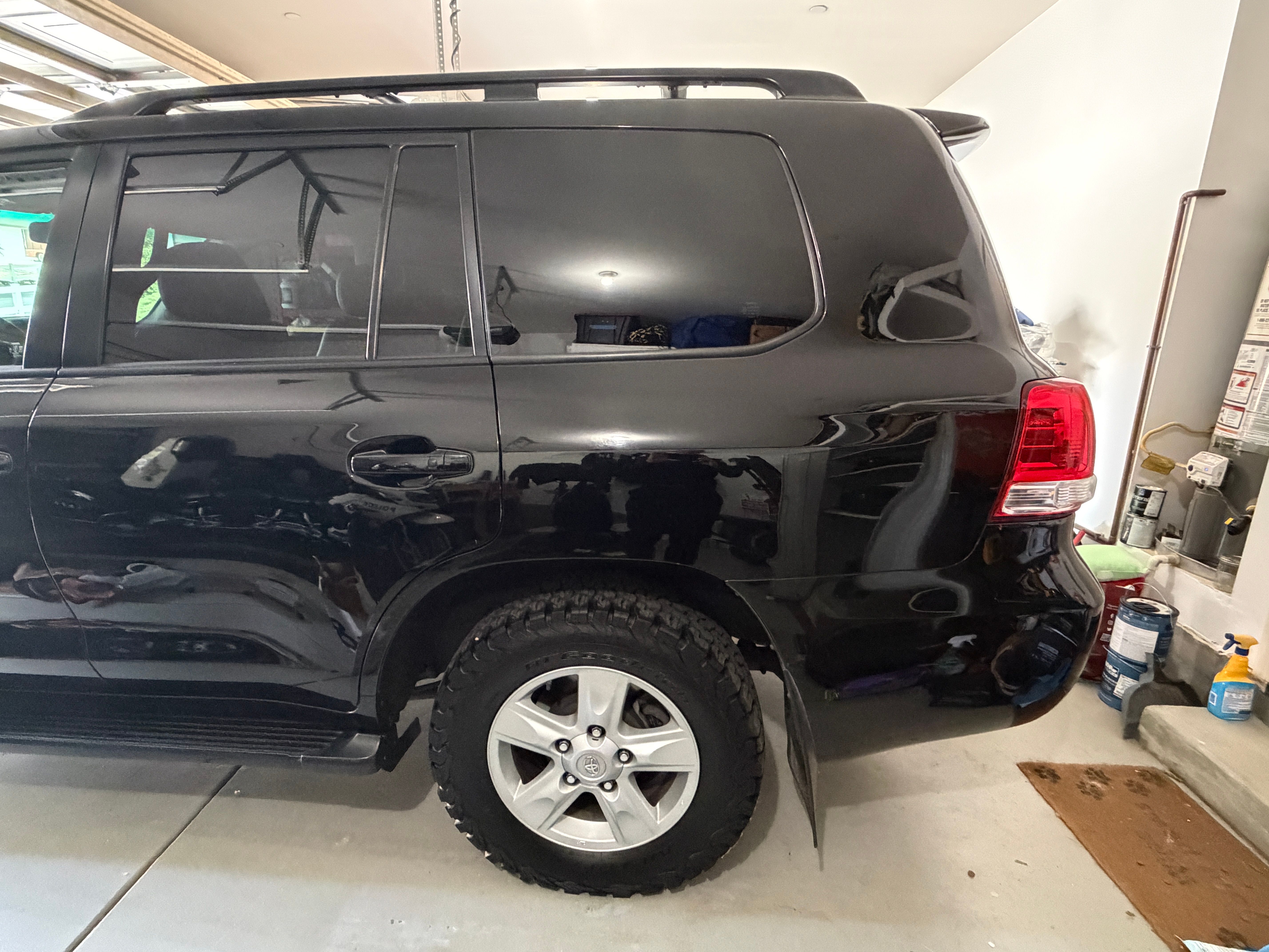 Used 2011 Toyota Land Cruiser w/ Upgrade Pkg AWD/4WD image 4