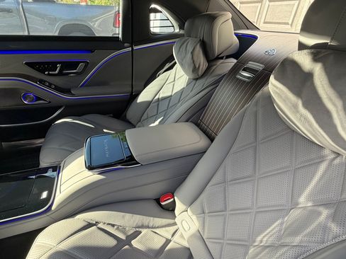 Used 2025 Mercedes-Benz Maybach S 580 4MATIC image 15