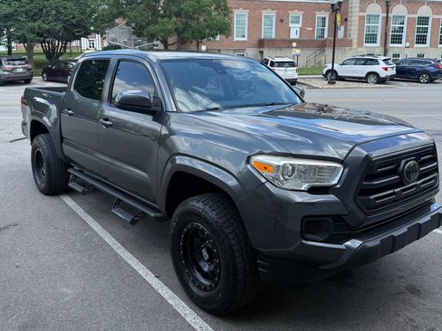 Used 2018 Toyota Tacoma SR w/ SR Convenience Package AWD/4WD image 2
