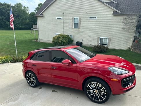 Used 2021 Porsche Cayenne Turbo AWD/4WD image 2