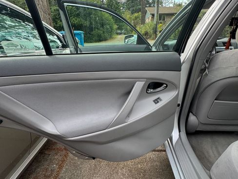 Used 2010 Toyota Camry Hybrid image 9