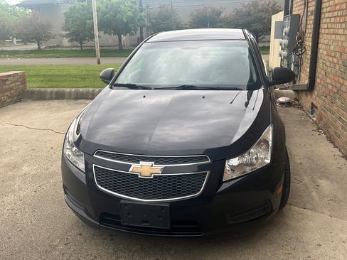 Used 2012 Chevrolet Cruze LS w/ Connectivity Package FWD image 2