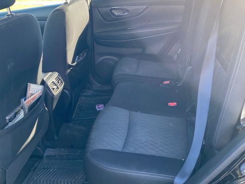 Used 2020 Nissan Rogue SV w/ Premium Package image 9