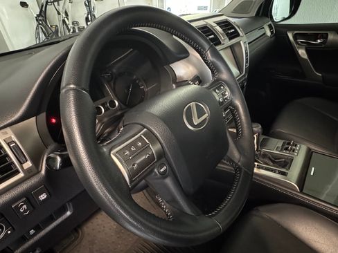 Used 2015 Lexus GX 460 image 9