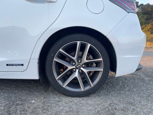 Used 2015 Lexus CT 200h w/ F Sport w/Nuluxe Interior FWD image 11