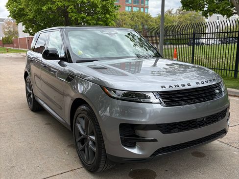 Used 2025 Land Rover Range Rover Sport SE AWD/4WD image 1