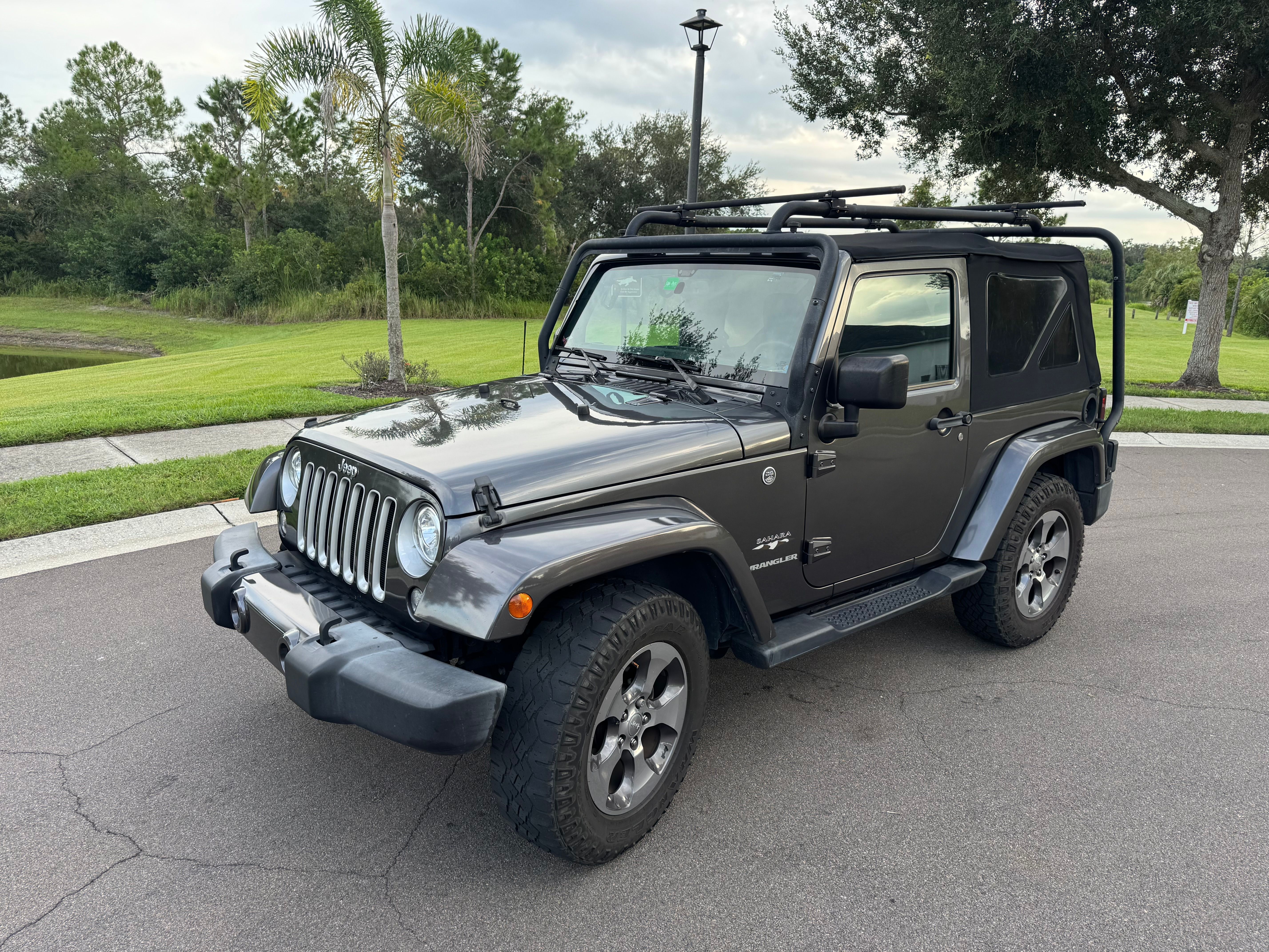 Used 2017 Jeep Wrangler Sahara w/ Connectivity Group AWD/4WD image 10