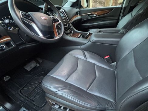 Used 2020 Cadillac Escalade Luxury image 12