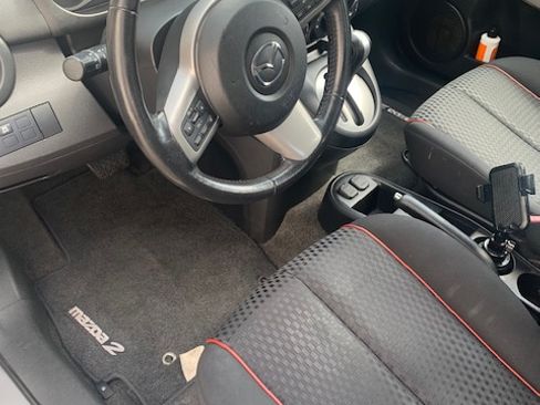 Used 2011 MAZDA MAZDA2 Touring image 5