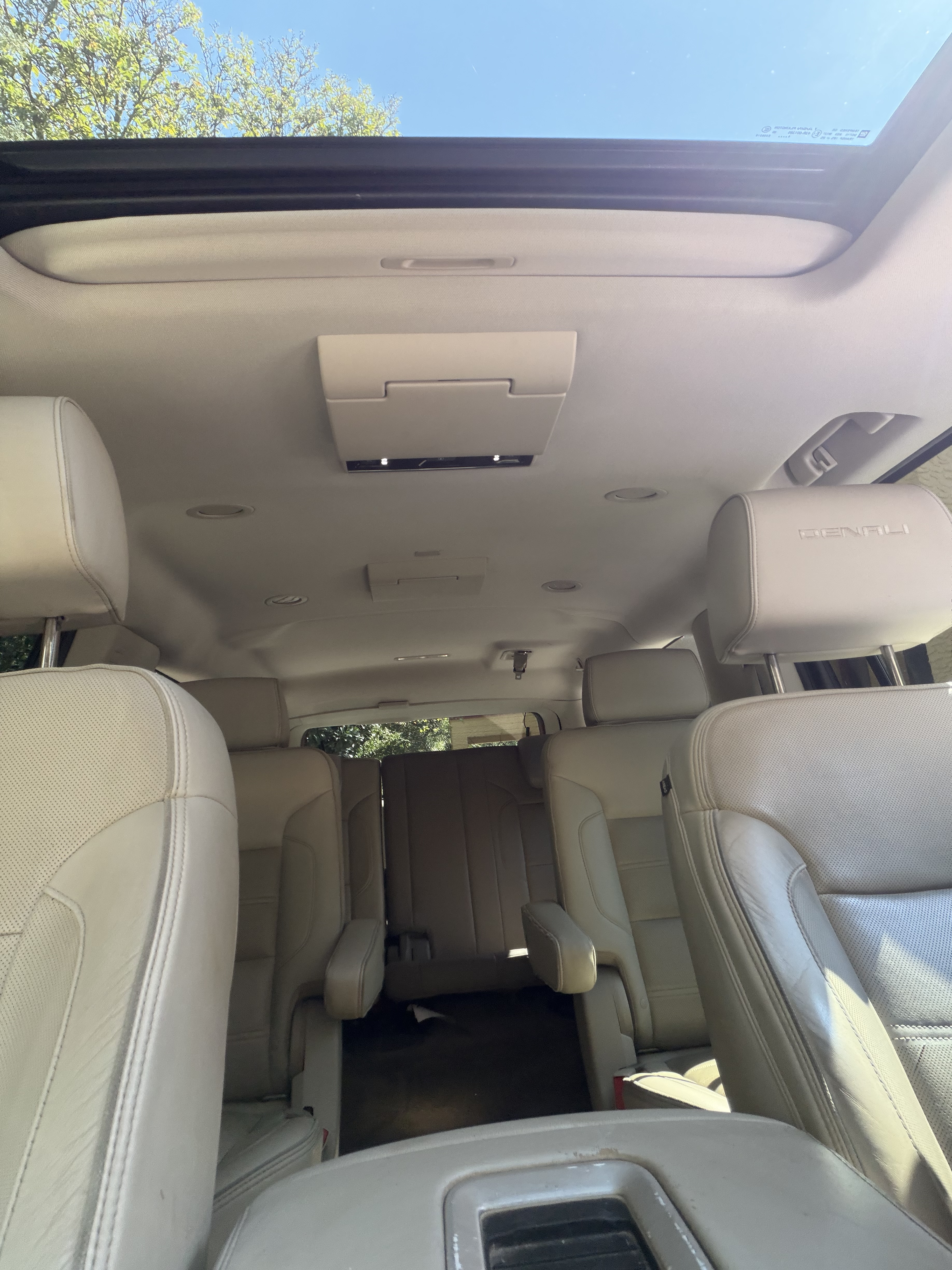 Used 2015 GMC Yukon XL Denali w/ Premium Package RWD image 10