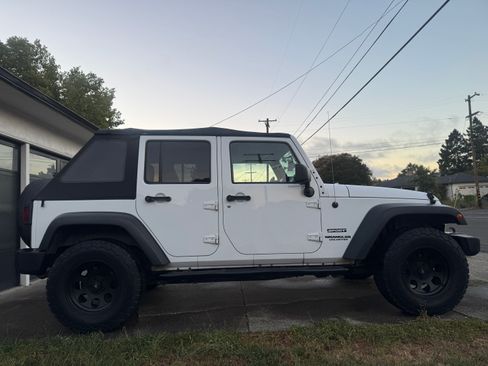 Used 2011 Jeep Wrangler Unlimited Sport AWD/4WD image 10