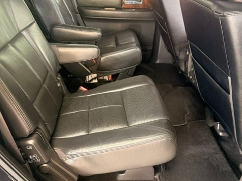 Used 2011 Lincoln Navigator 2WD image 11