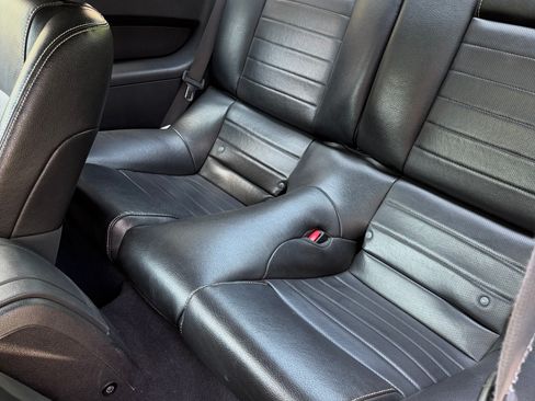 Used 2010 Ford Mustang Premium RWD image 9