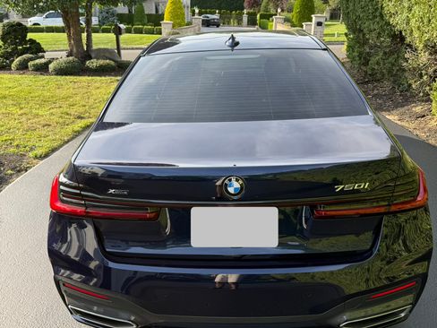 Used 2022 BMW 750i xDrive w/ Luxury Rear Seating Package AWD/4WD image 4