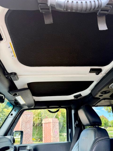 Used 2016 Jeep Wrangler Unlimited Sahara w/ Connectivity Group AWD/4WD image 10