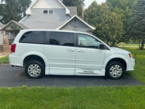 Used 2017 Dodge Grand Caravan SE w/ Power Window Group FWD image 4