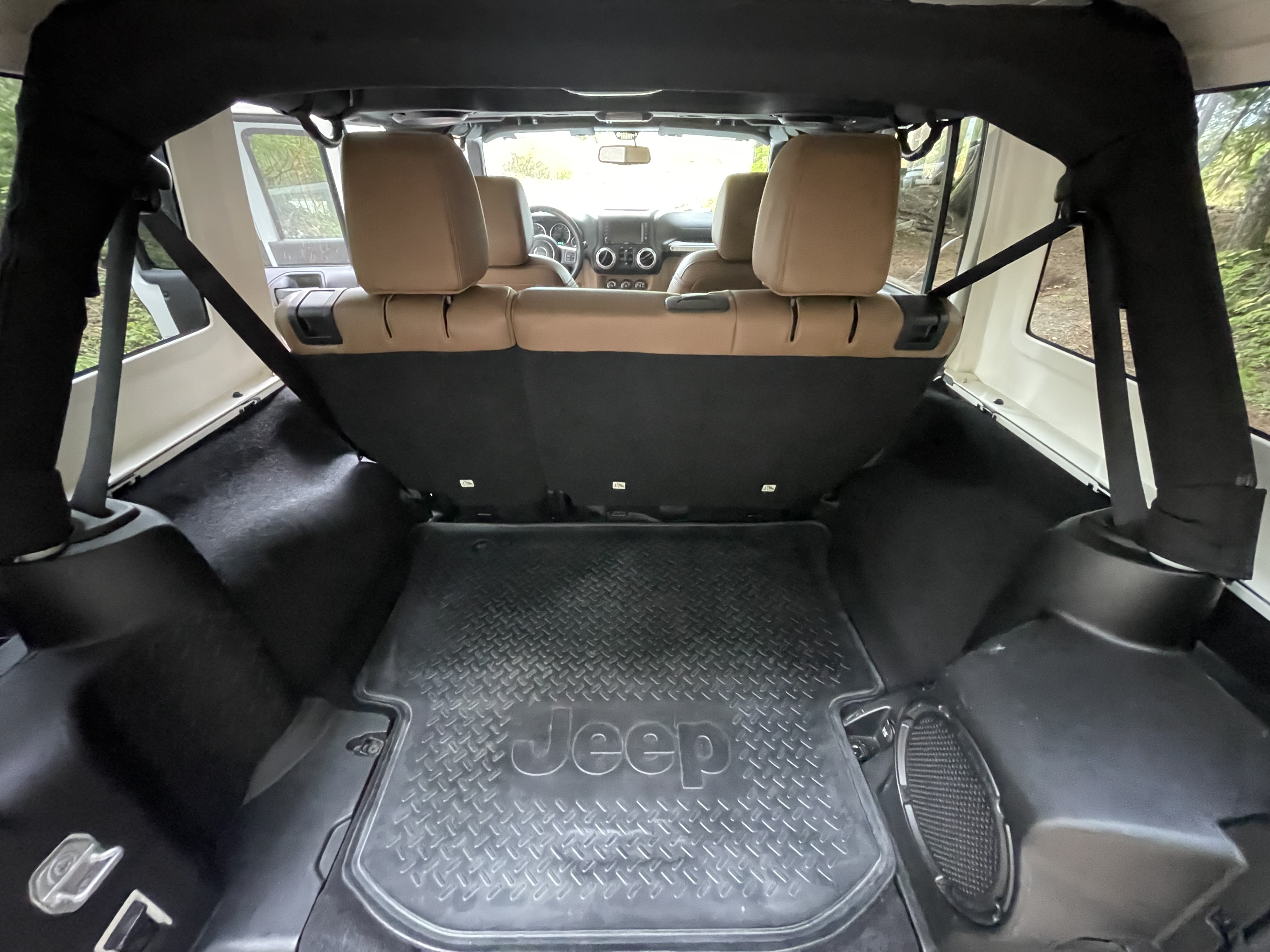 Used 2014 Jeep Wrangler Unlimited Rubicon w/ Connectivity Group AWD/4WD image 14
