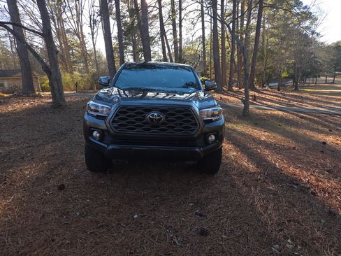 Used 2022 Toyota Tacoma TRD Off-Road w/ Technology Package image 6