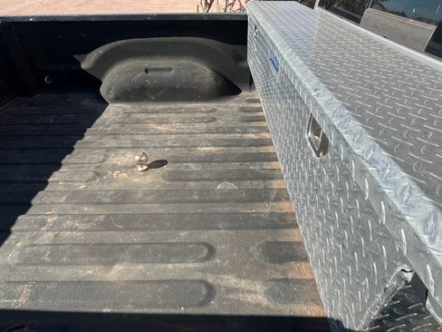 Used 2017 RAM 2500 SLT image 8