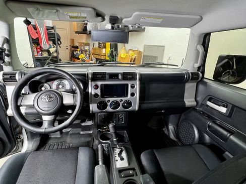 Used 2007 Toyota FJ Cruiser 2WD image 15